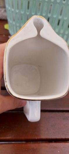 Silk Cut Purple advertising, water jug ,collectors item,,little chip on rim overall good,see pictures for condition, collectors item,,sold as seen