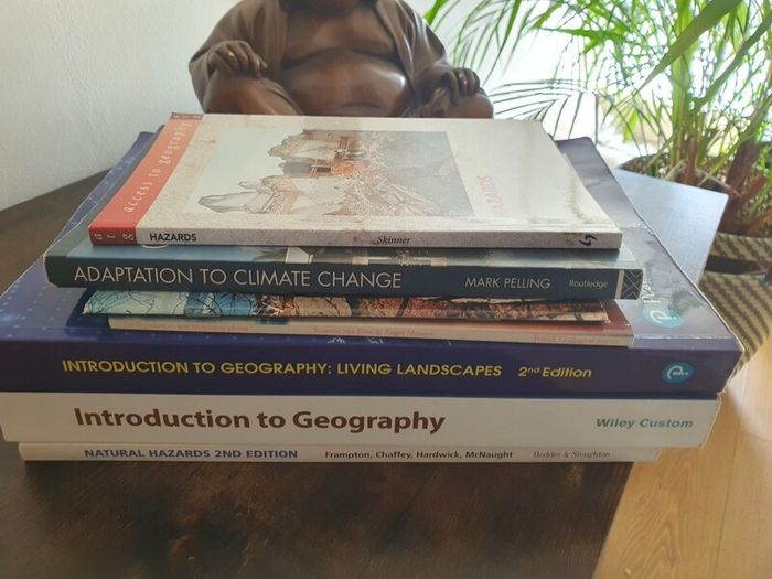 College/Uni Books: Physical Geography