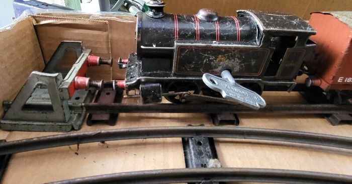 O gauge old clockwork train set
