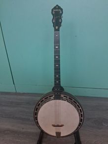 Vintage Ludwig Dixie tenor banjo .