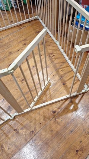 Large wooden foldable baby/toddler playpen with safety gate