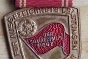 Vintage East German DDR Medal - "Fur Ausgezeichnete Leistungen im Wettbewerb"