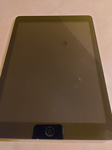 Bundle Of Apple Devices For Parts - Iphones - Ipad - Ipod - Macbook