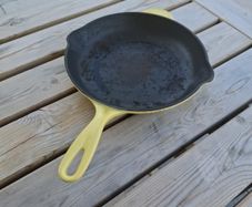 le creuset cast iron saute frying pan Nectar yellow