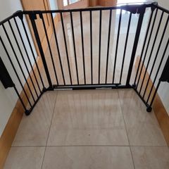 Extra wide baby gate
