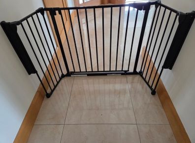 Extra wide baby gate