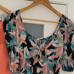 Pull & Bear floral crop top Sz M (Fit 8-10UK)