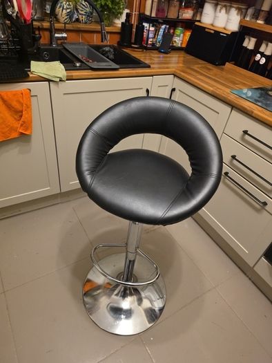 bar stool