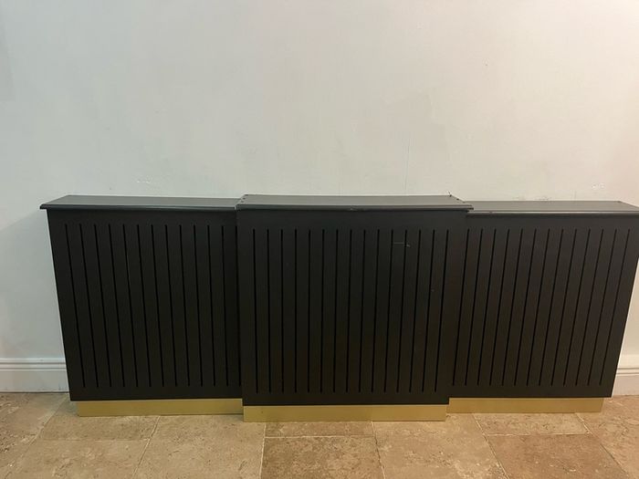 Radiator cover black with gold base