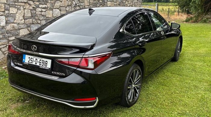Lexus ES300h 2025