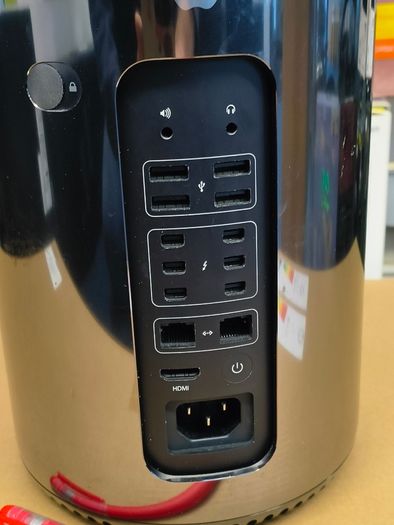 Apple Mac Pro (Late 2013) A1481 3.7GHz Intel Xeon E5, 32GB RAM, 1TB SDD macOS Sequoia (Graphics: AMD FirePro D300 2GB)