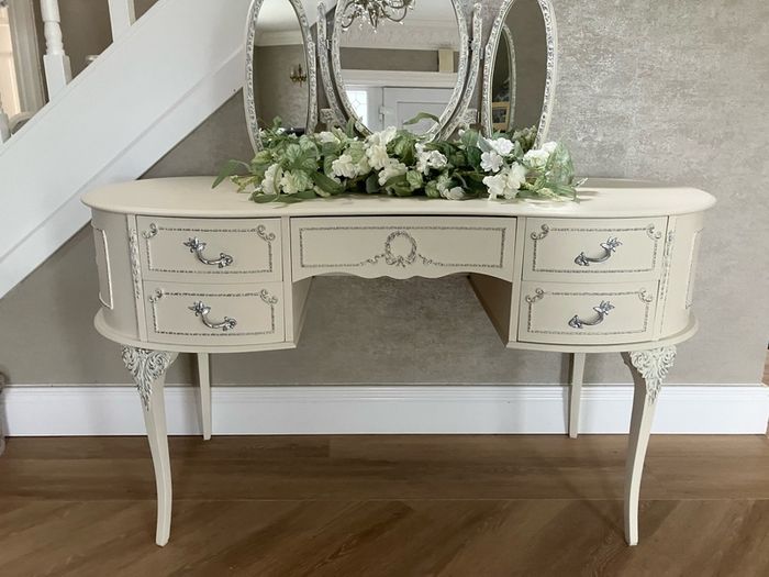 Dressing table