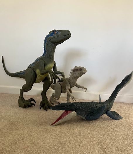 Jurassic World dinosaur figure bundle