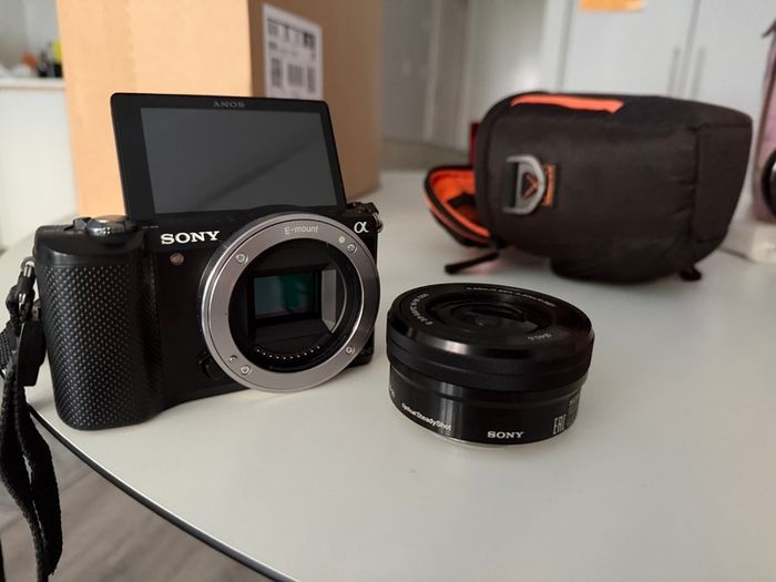 Sony a5000 and 16-50mm Lens