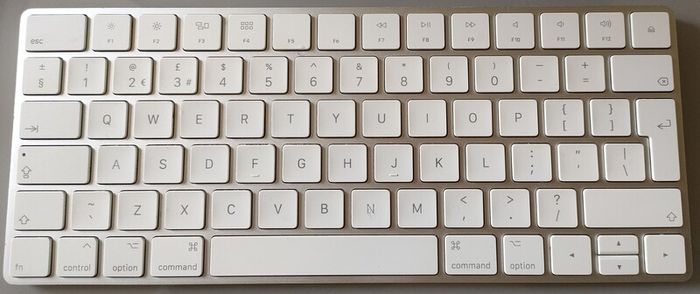 Apple iMac, Retina 4K, 21.5 inch, 2019