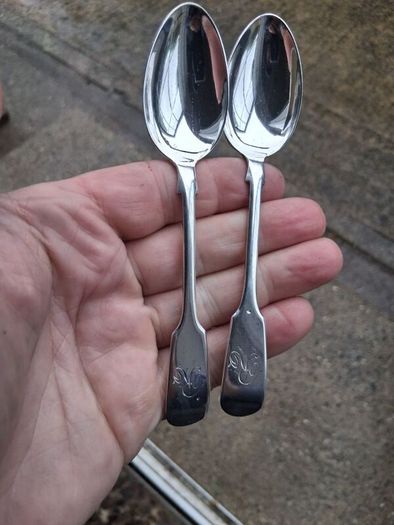 12 X John Round Fiddle Pattern Sterling Silver Teaspoons Plus Tongs (275 grams)