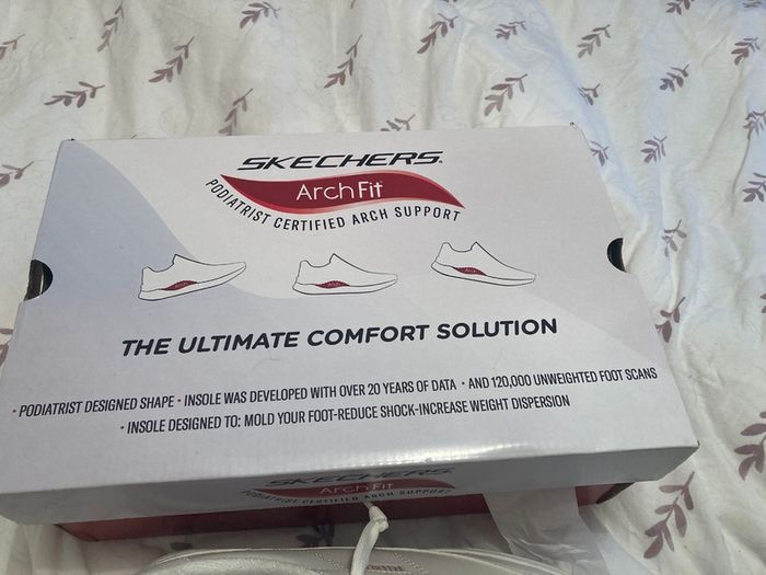 Skechers Womens Arch Fit Size 8