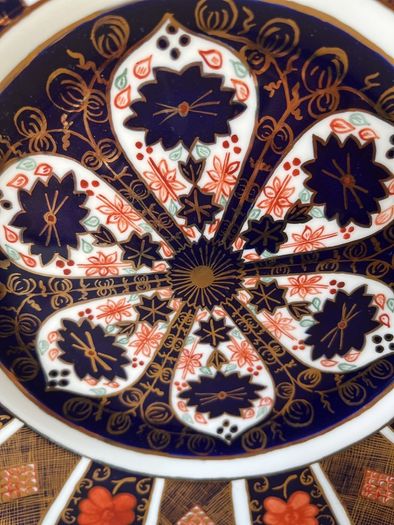 1128 a"Old Imari" pattern 11" Wall plate