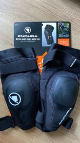 Endura Hard Shell Knee Pads MT500 P30