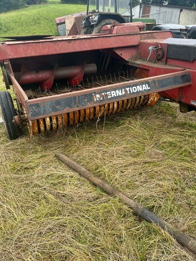 International square baler