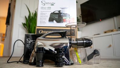 Omega Sana EUJ-606 Horizontal Slow Juicer in Chrome