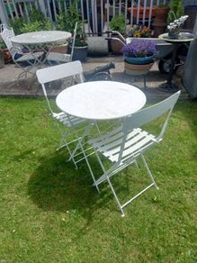 patio table and chairs