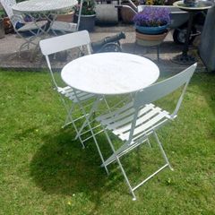 patio table and chairs