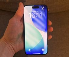 iPhone 15 pro blue titanium 128gb unlocked, battery percentage 93%