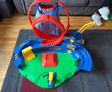 Hot wheels monster truck volcano arena