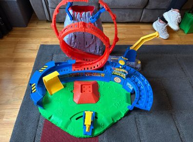 Hot wheels monster truck volcano arena