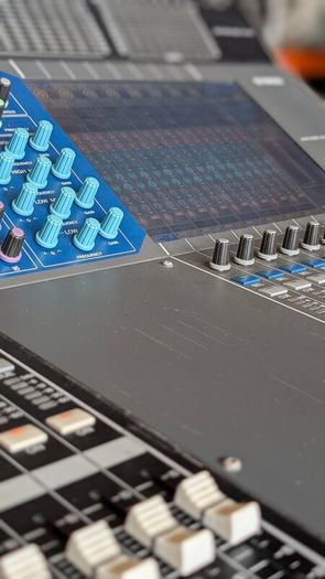 Yamaha M7CL-48 Digital Mixing Console