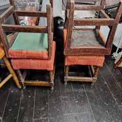 home bar stools and table