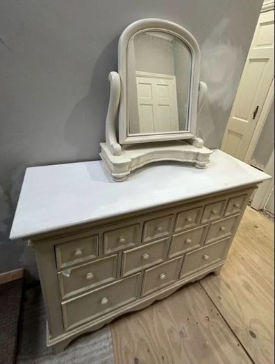 chest of drawer and mirror