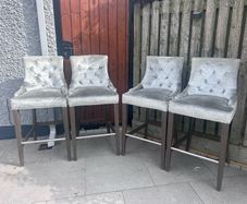 Quartz breakfast bar and 4 high chairs