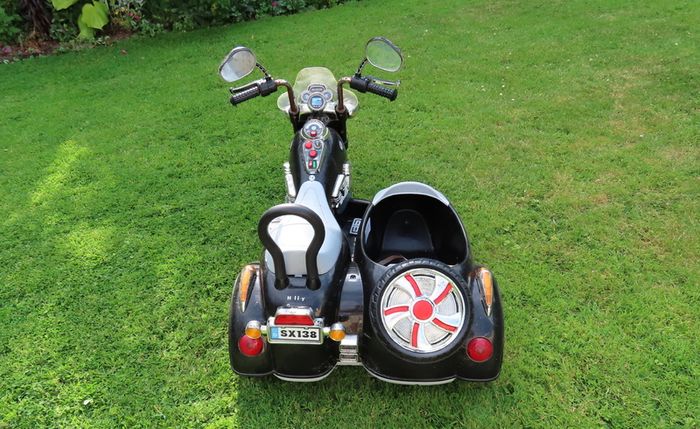 KIds Harley type Ride on with side car 12v (Spares or Repair)