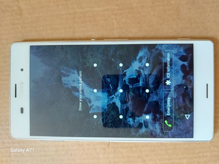 Sony Xperia,Large Screen White Mobile Phone, Pattern Locked, Excellent cosmetic condition, for parts or repair