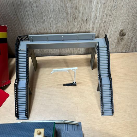 Hornby Branch Line Station OO Gauge Scale R.591 Boxed + Bridge + Extras