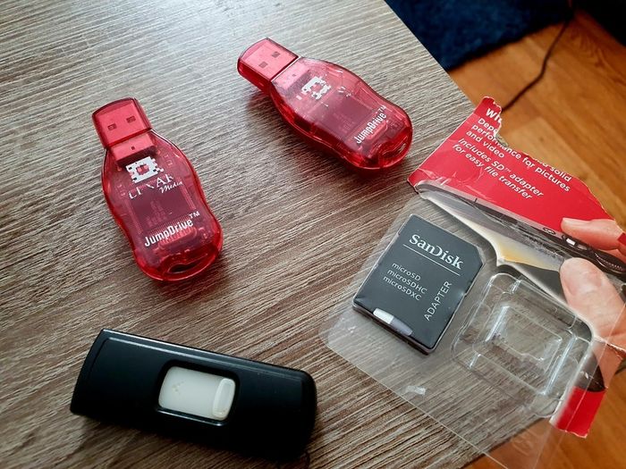 USB Flash Drive Bundle (8GB + Retro 32MB) + SD Adapter