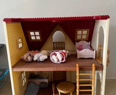 Sylvanian Families House and Chocolate Rabbit Family