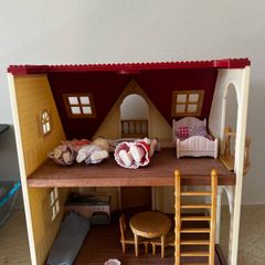 Sylvanian Families House and Chocolate Rabbit Family