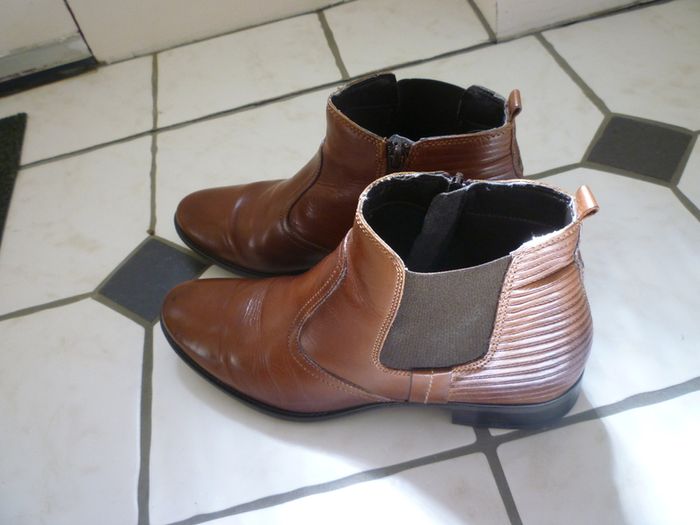 Brown Leather Chelsea Ladies Boots.  Side Zip. Colour Saddle Brown. Brand Ellen Blake.  Size Uk 6 / Eu 39.   In Very Good Condition. Quality Leather