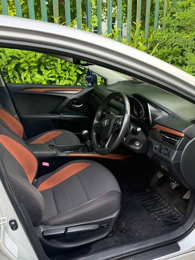 Toyota Avensis 2015