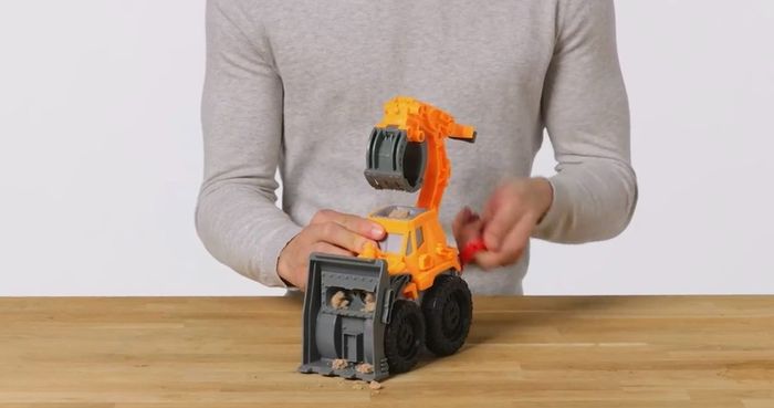 Play-Doh Wheels Front Loader Toy Truck - no sand left