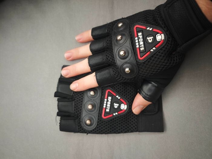 Sports gloves