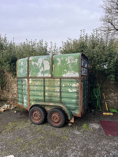 Vintage horse box, towing ok, needs new floor