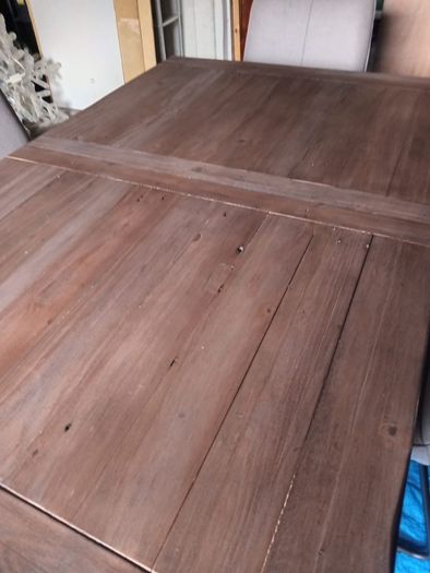 Extendable Dining table- as good as new. Ex shop display.