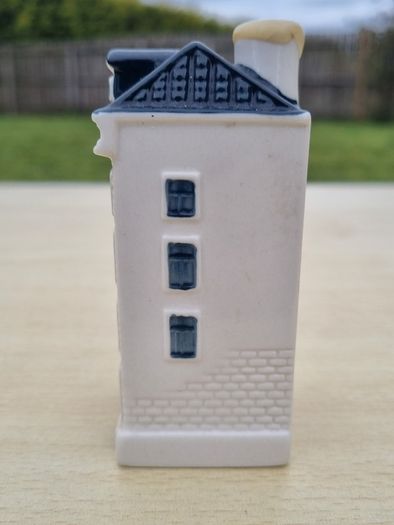 KLM House 74, a miniature house made of Delft Blue ceramic