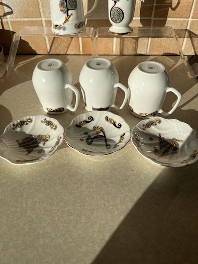 Royal Tara "Book of Kells" 5 Mugs & 3 Shell shaped dishes as New