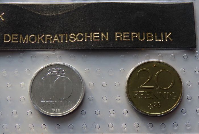 Rare East Germany DDR 1988 UNC Mint Coins set & Struck medal