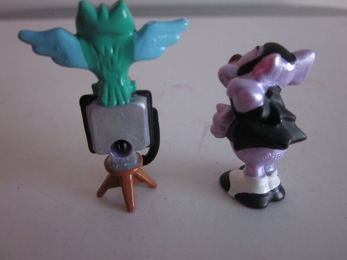 Vintage Vampirelli Kinder Surprise Figure 2000